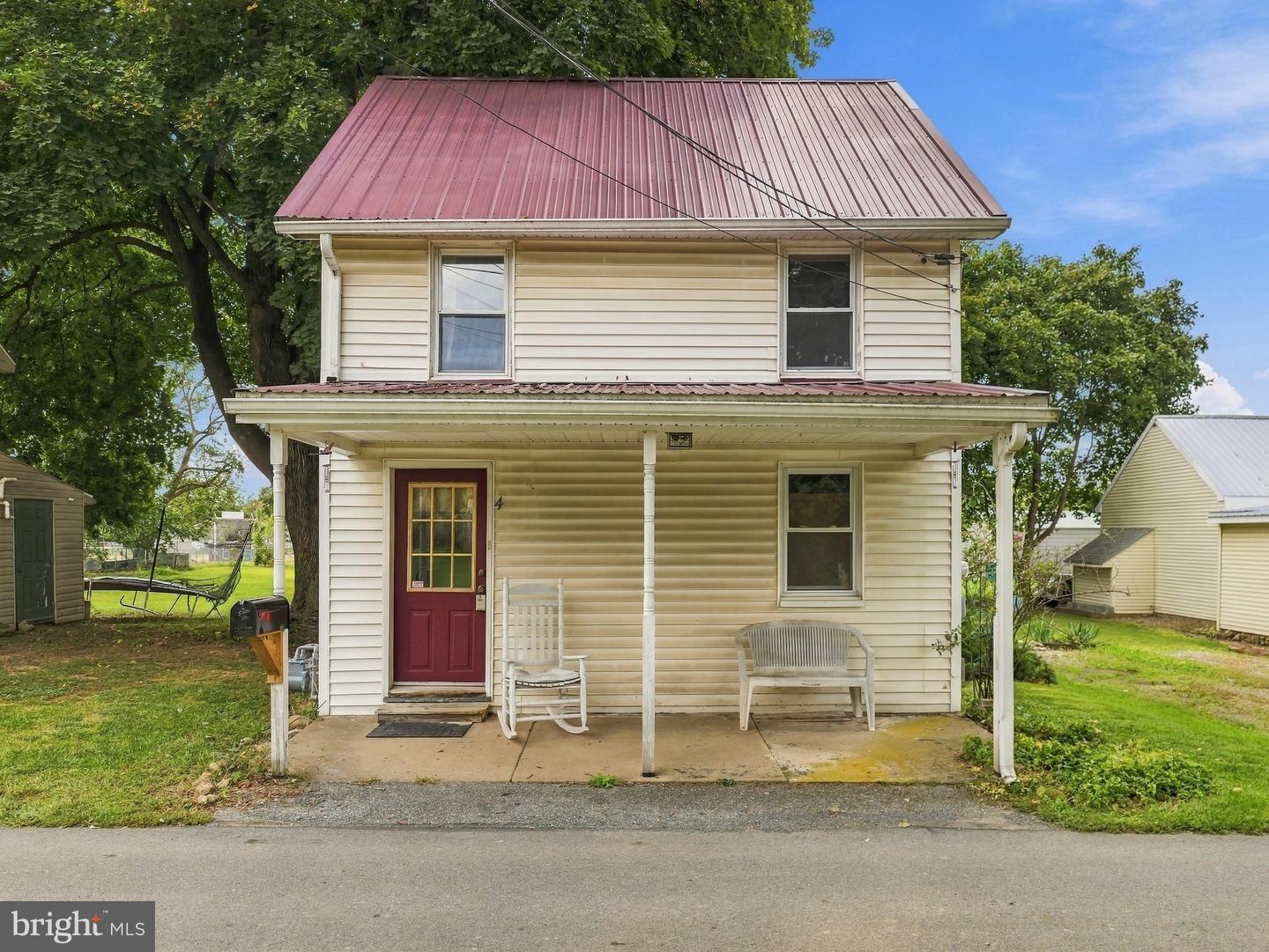 4 Spruce St Property Photo 1