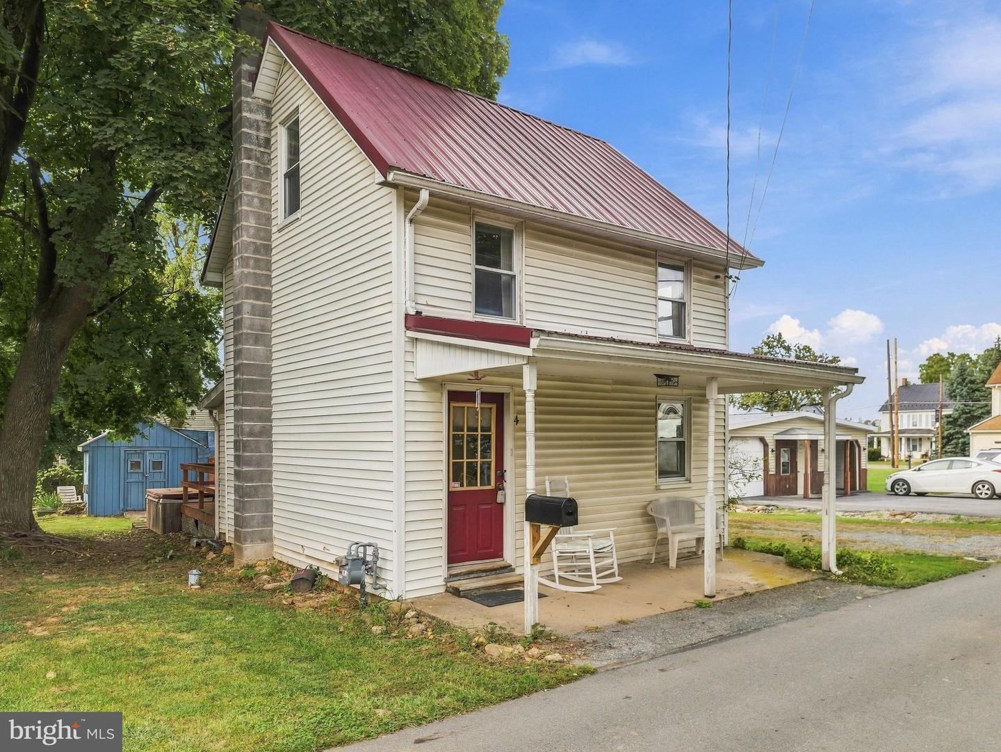 4 Spruce St Property Photo 2
