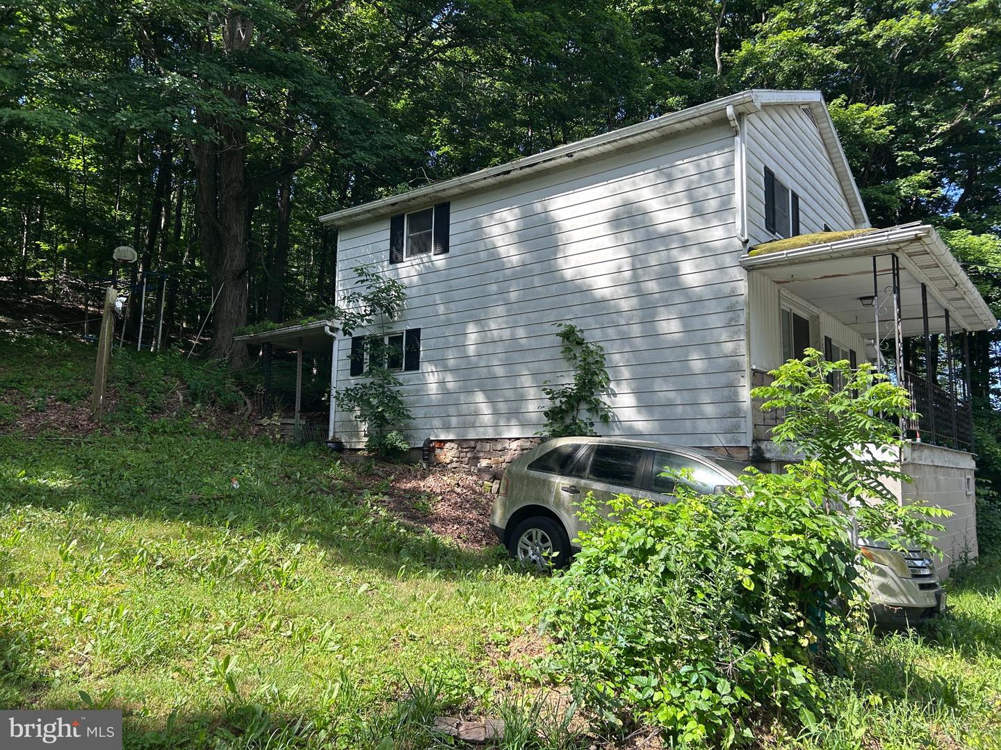 17738 Amberson Rd Property Photo 2