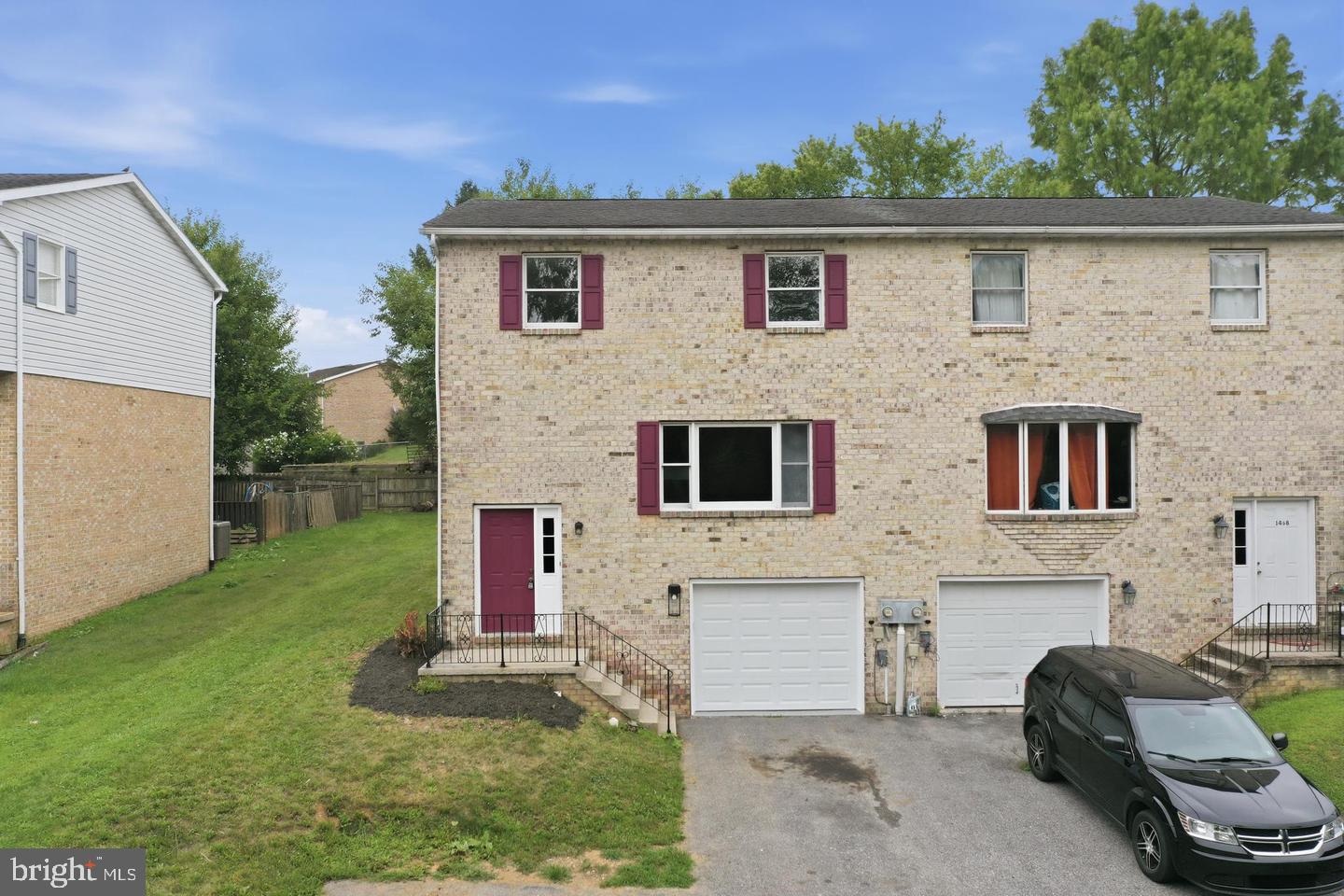1464 Hollywell Ave Property Photo 2
