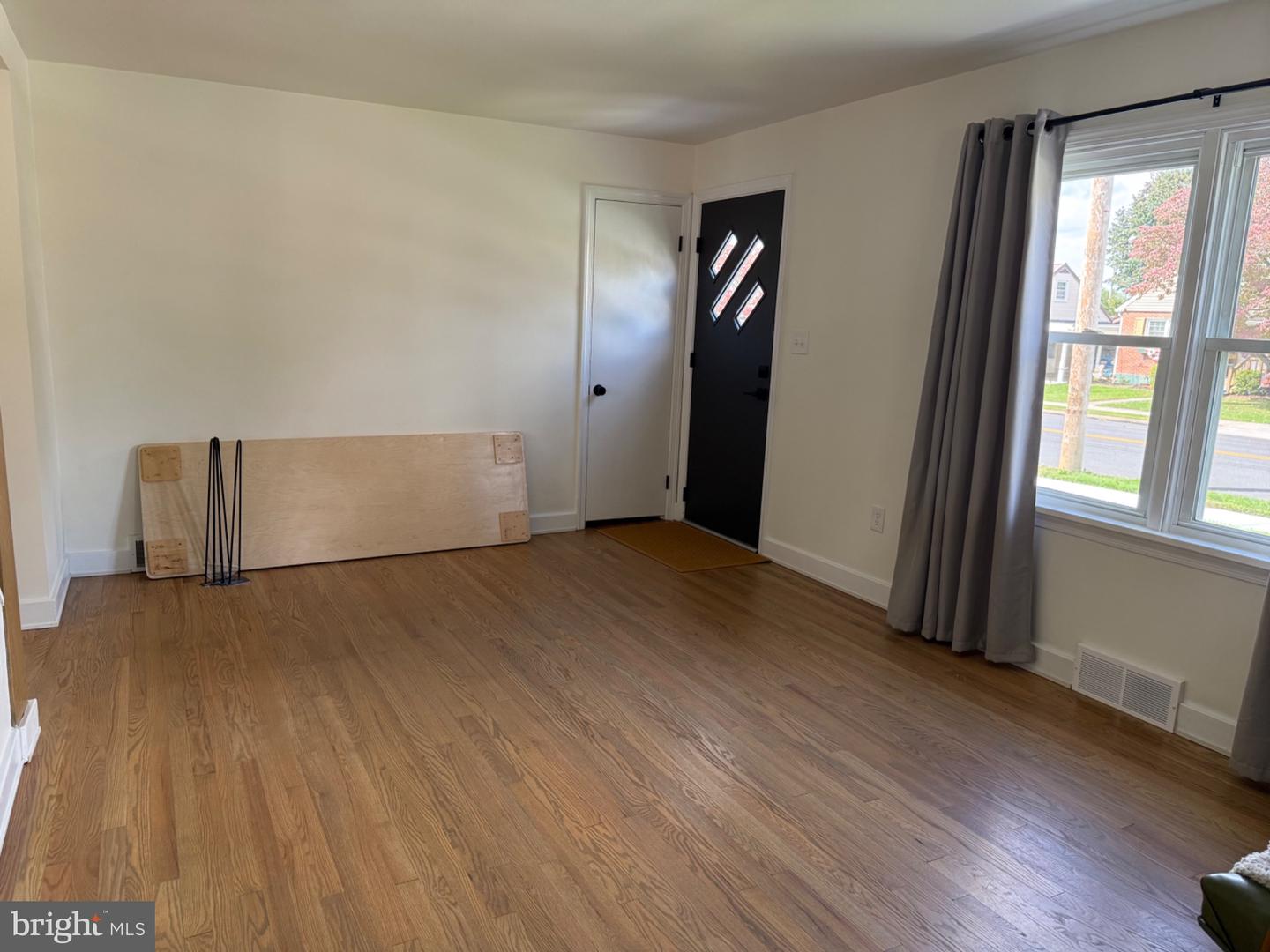1012 S Coldbrook Ave Property Photo 6