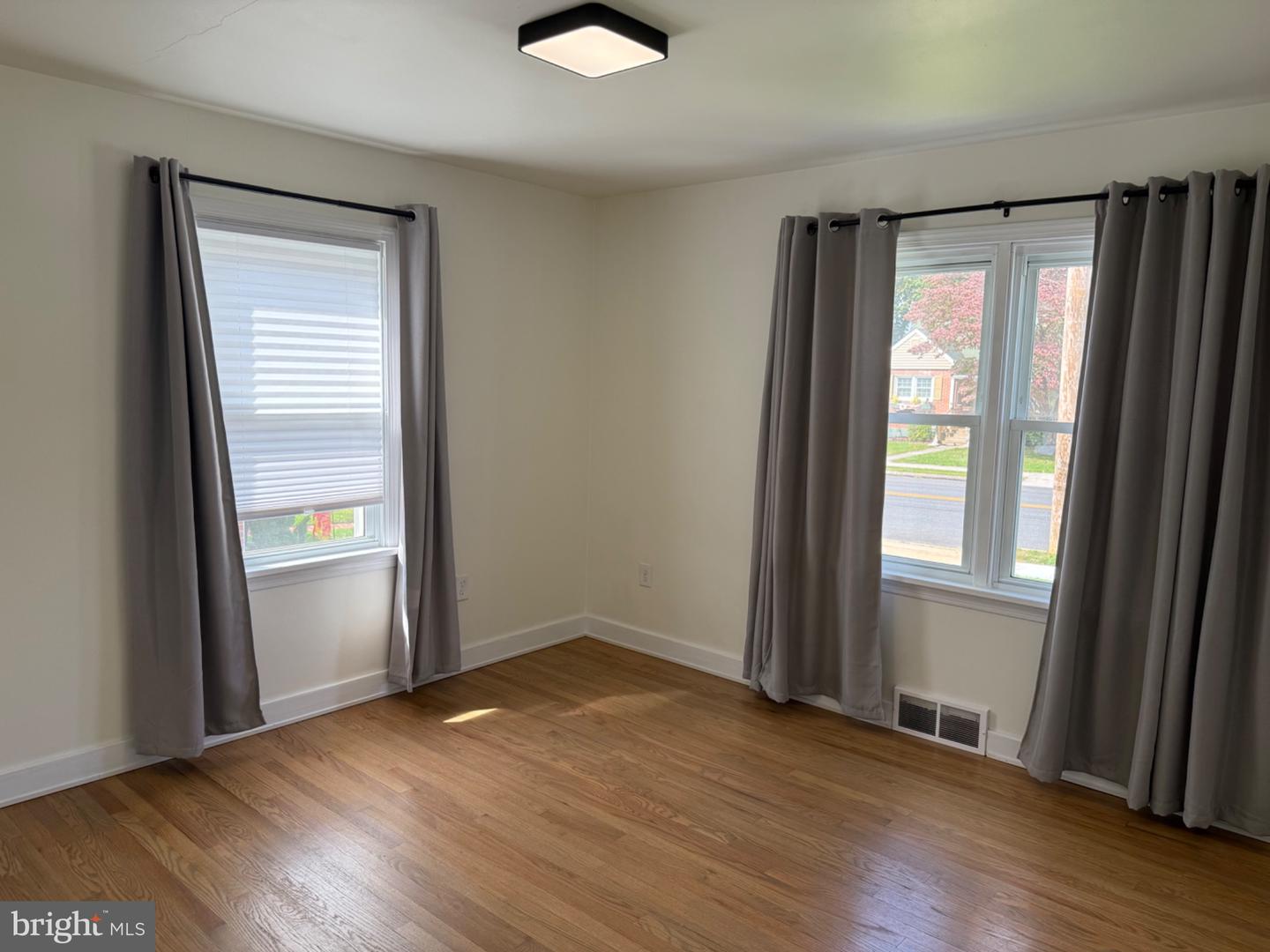 1012 S Coldbrook Ave Property Photo 15