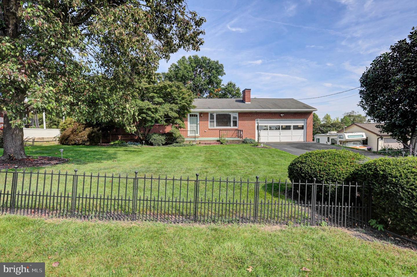 565 Lindia Dr Property Photo 3
