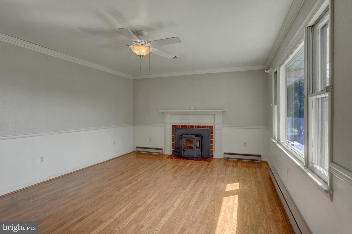 565 Lindia Dr Property Photo 6