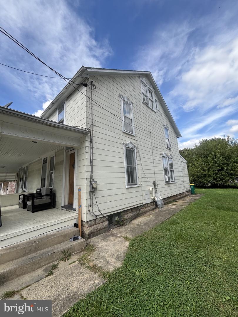 375 & 377 E King St Property Photo 2