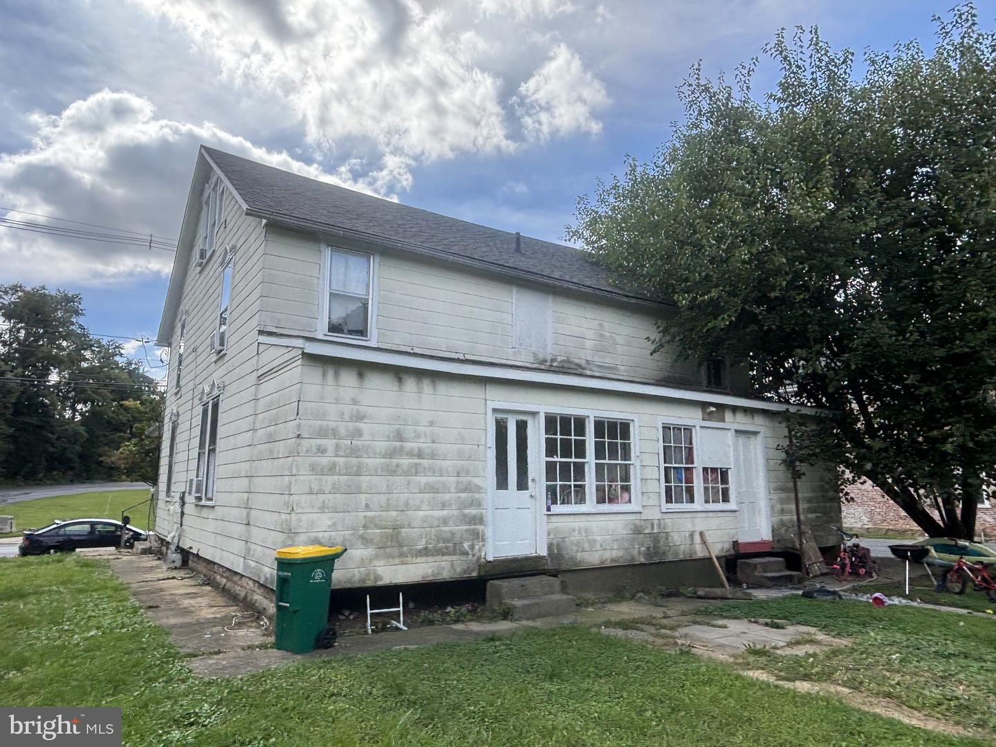 375 & 377 E King St Property Photo 4