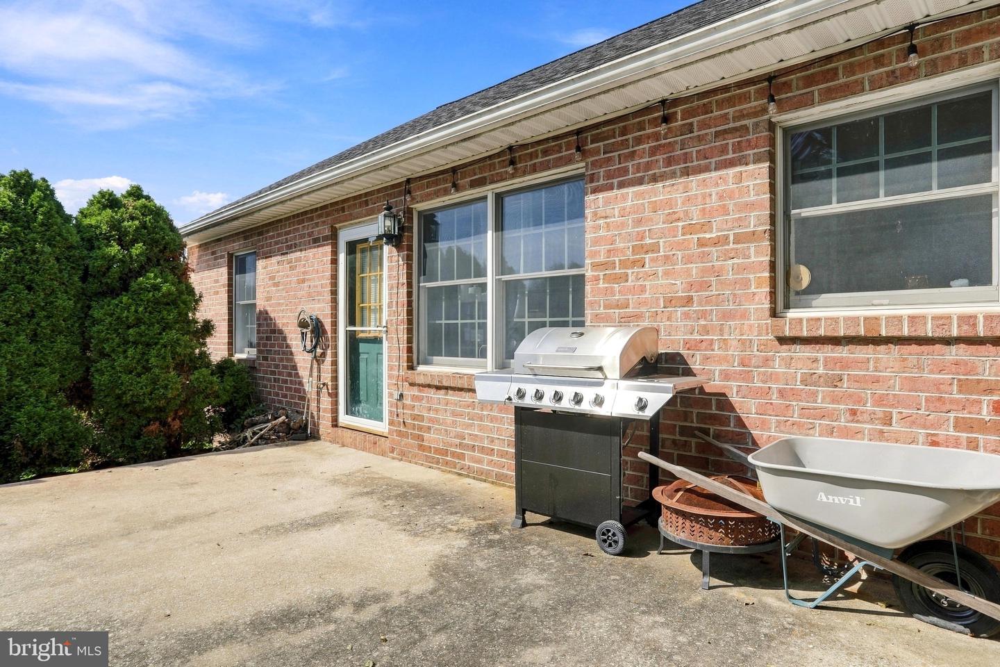 155 Ash Spring Ct Property Photo 27
