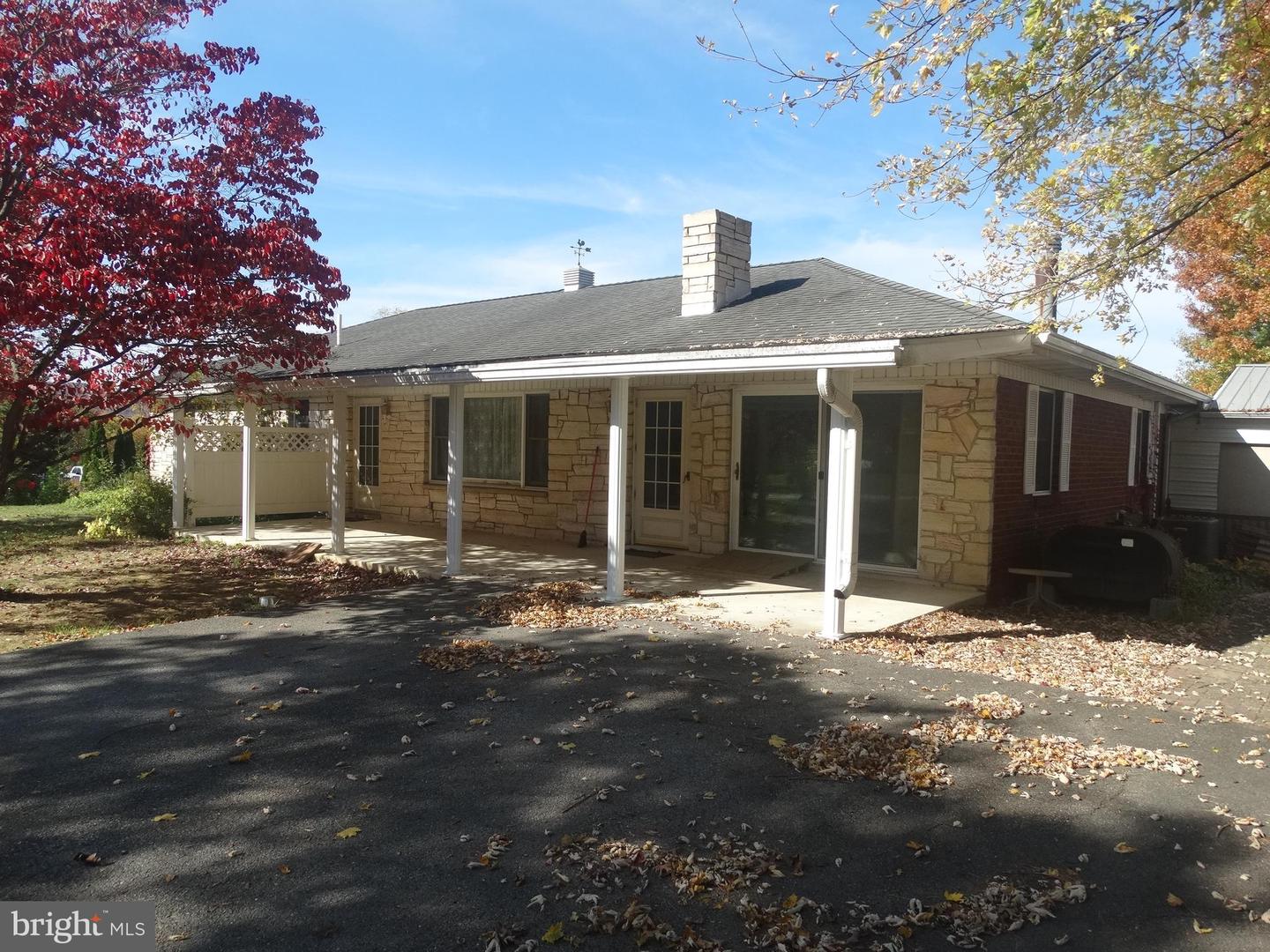176 Thornton Property Photo 1