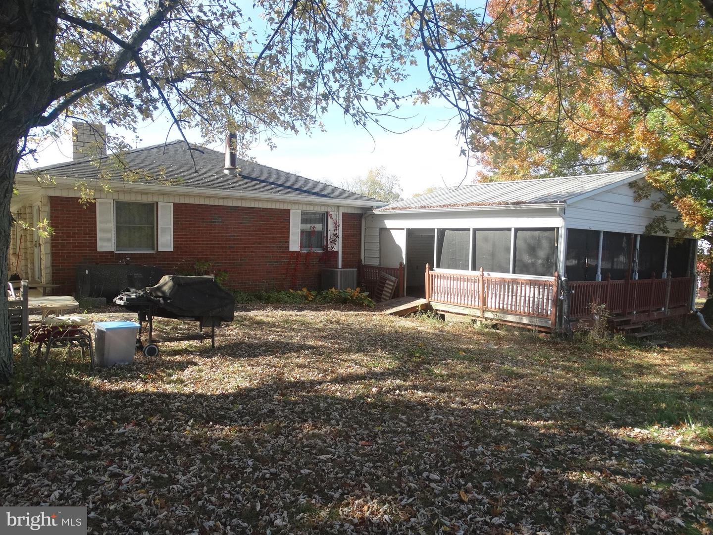 176 Thornton Property Photo 2
