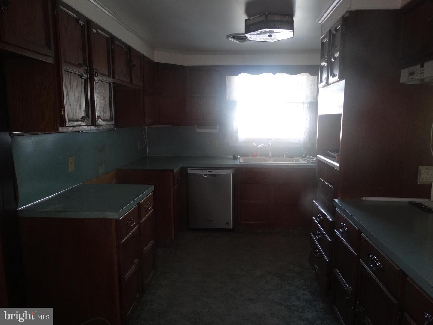 176 Thornton Property Photo 32