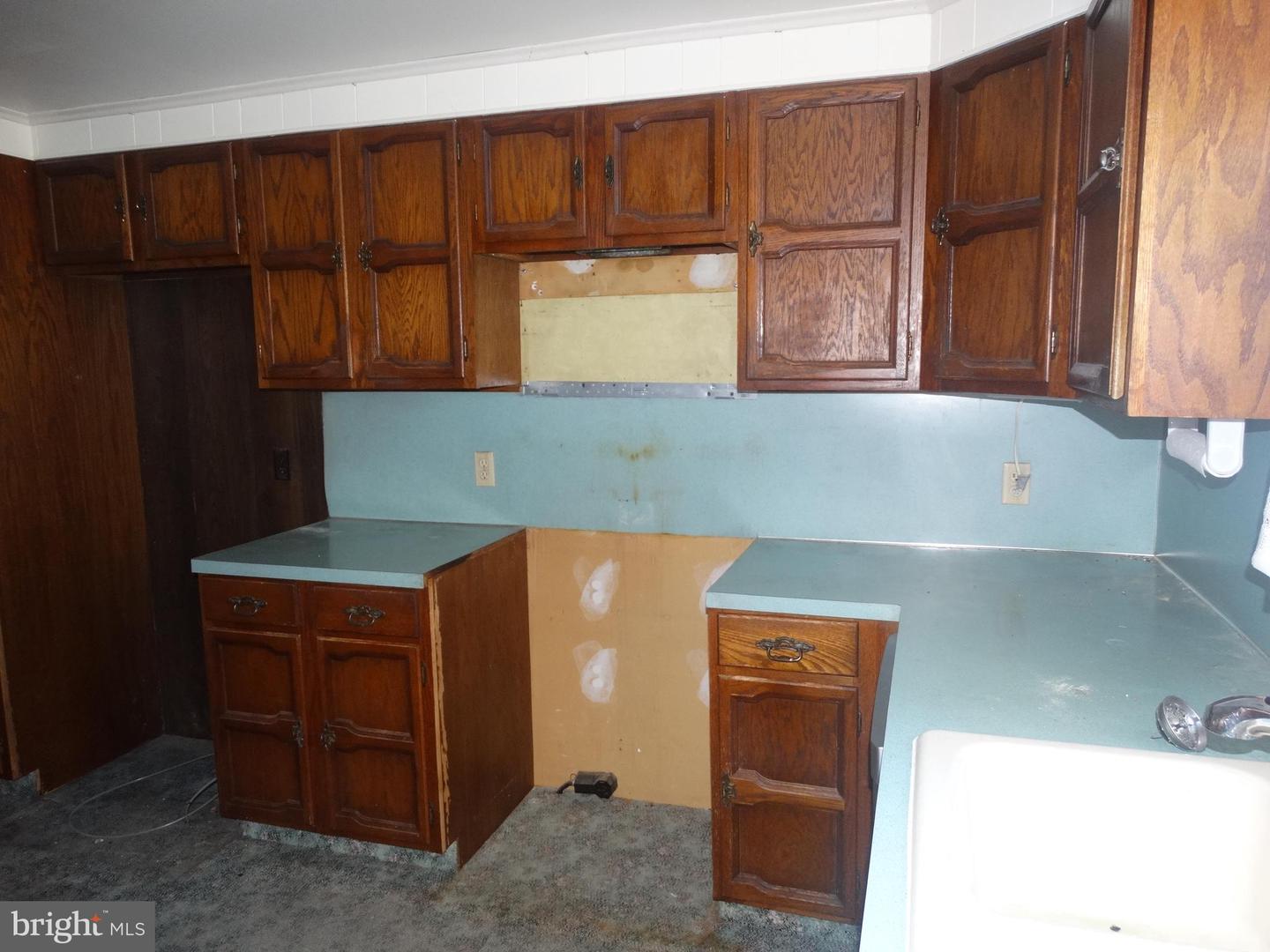 176 Thornton Property Photo 33