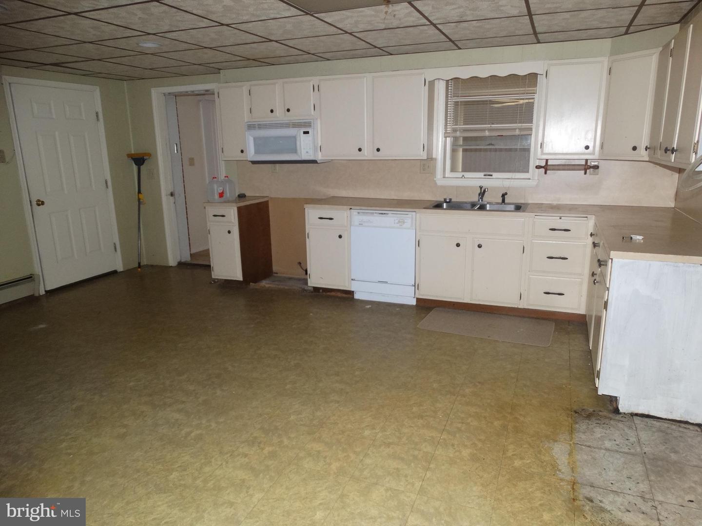 176 Thornton Property Photo 41