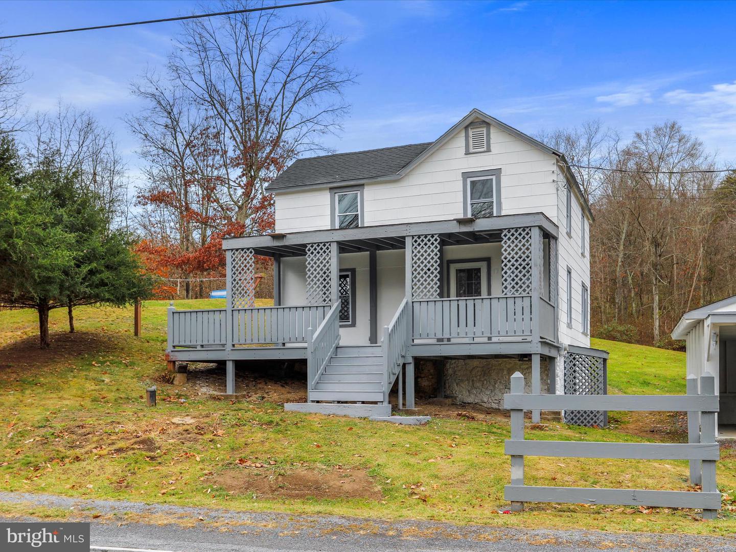 667 Thompson Rd Property Photo 3