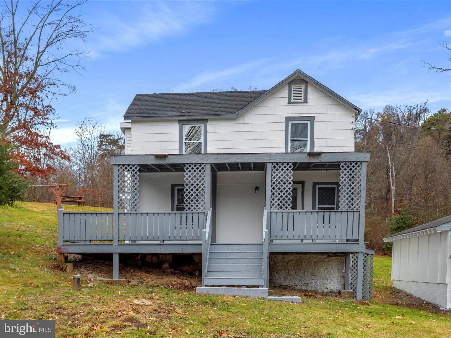 667 Thompson Rd Property Photo 4