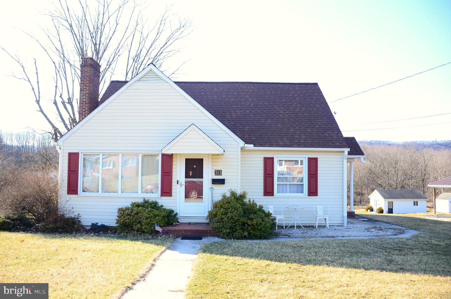 313 S 1st St Property Photo