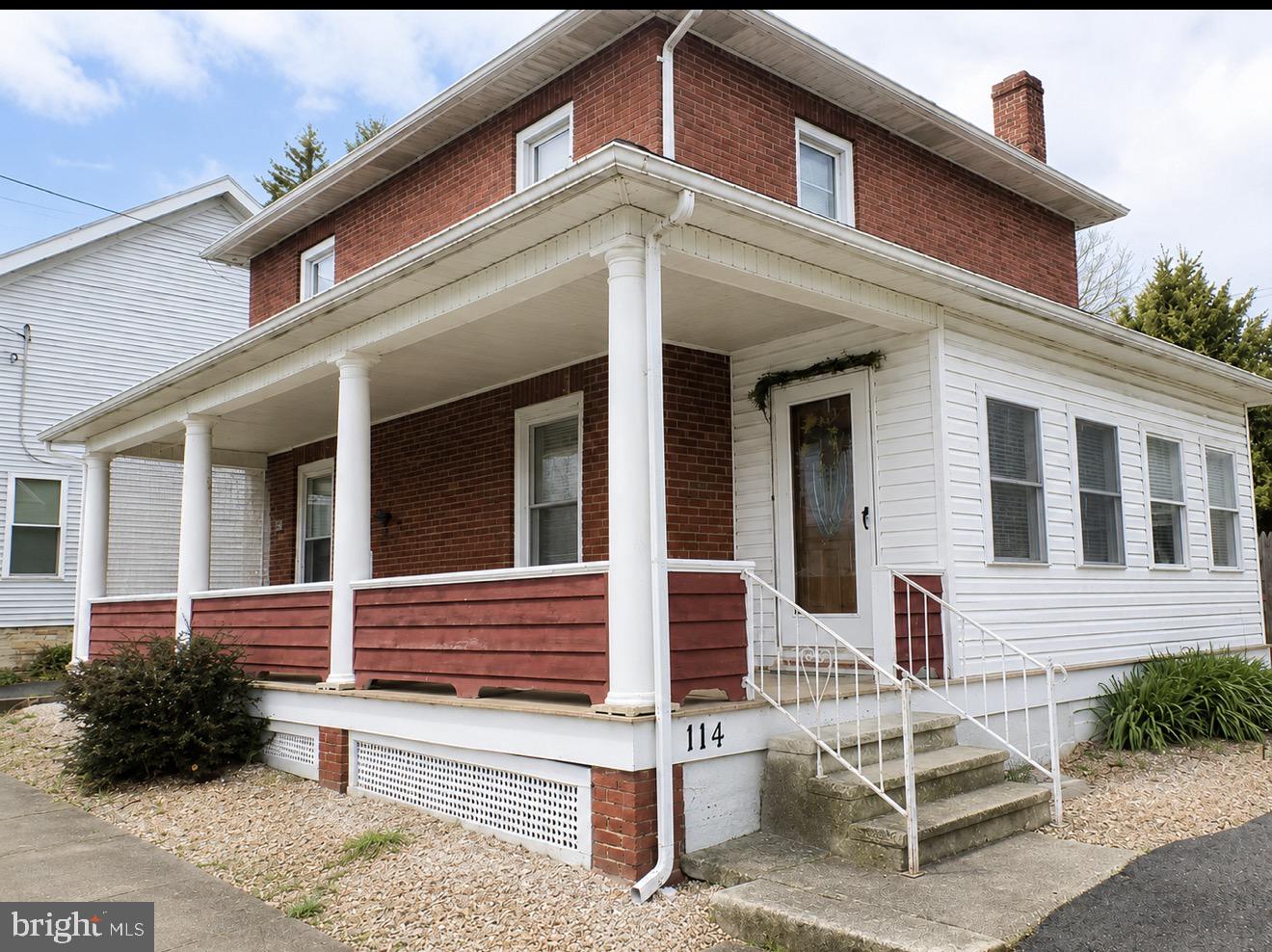 114 N 3RD ST
