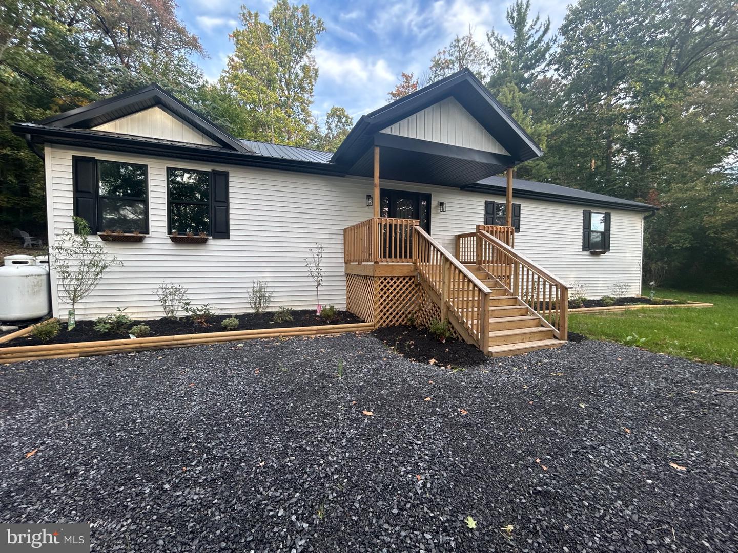 812 Lincoln Way W Property Photo 1