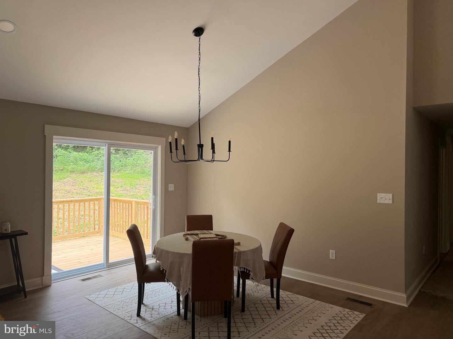 812 Lincoln Way W Property Photo 16