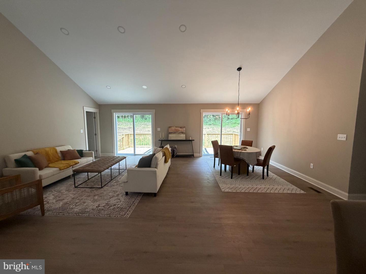 812 Lincoln Way W Property Photo 20