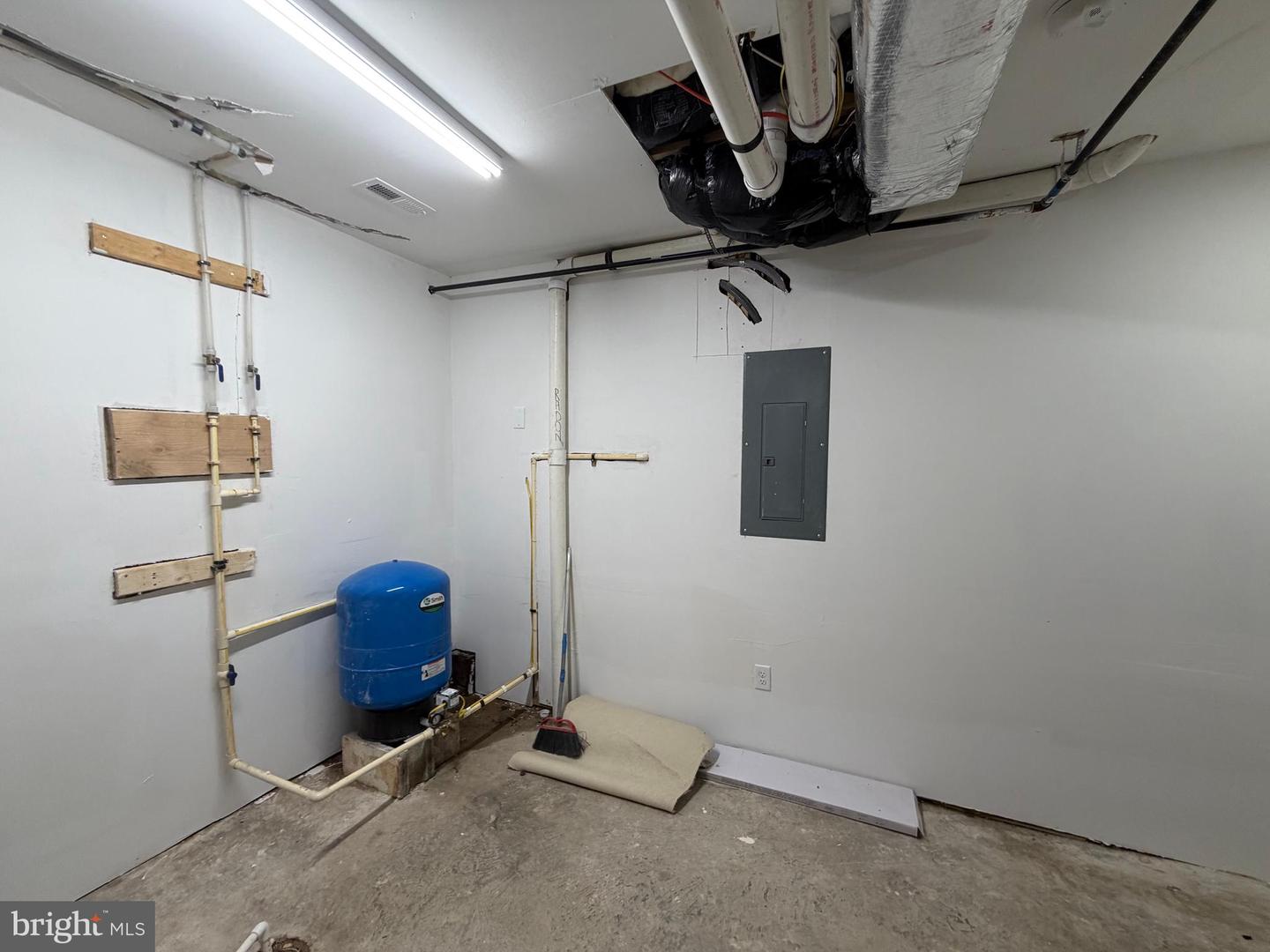 812 Lincoln Way W Property Photo 32