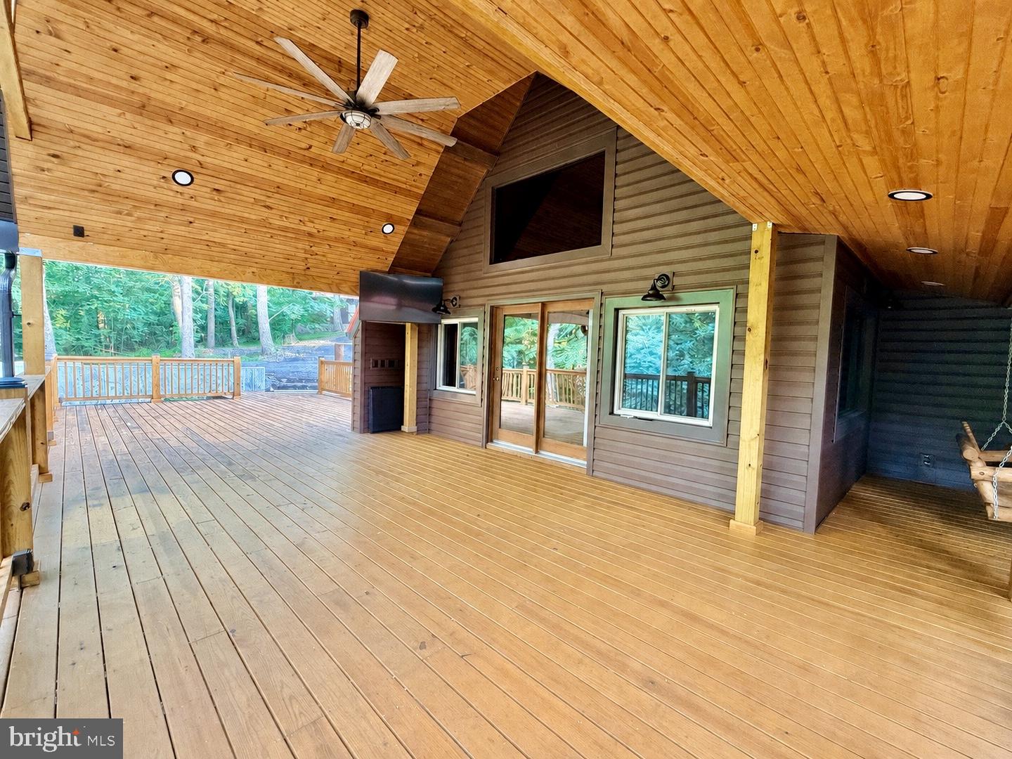1249 Meadow Mountain Dr Property Photo 6