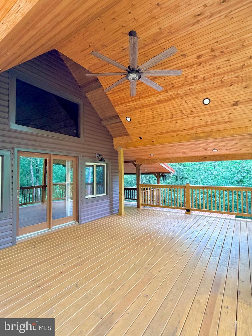 1249 Meadow Mountain Dr Property Photo 7