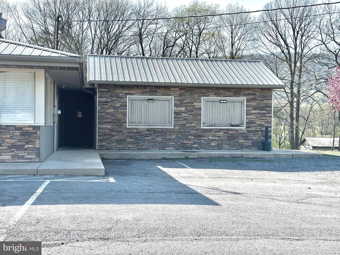 23179 Great Cove Rd Property Photo 12
