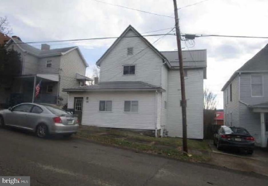 71 Nutt Ave Property Photo