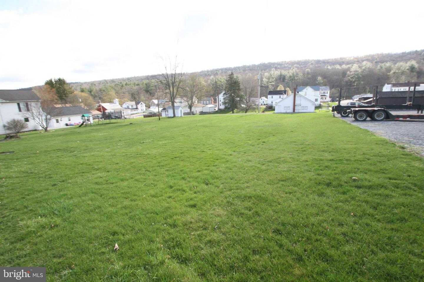 000 Maple Property Photo 1