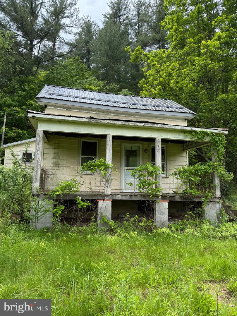 22015 Waterfall Rd Property Photo 1