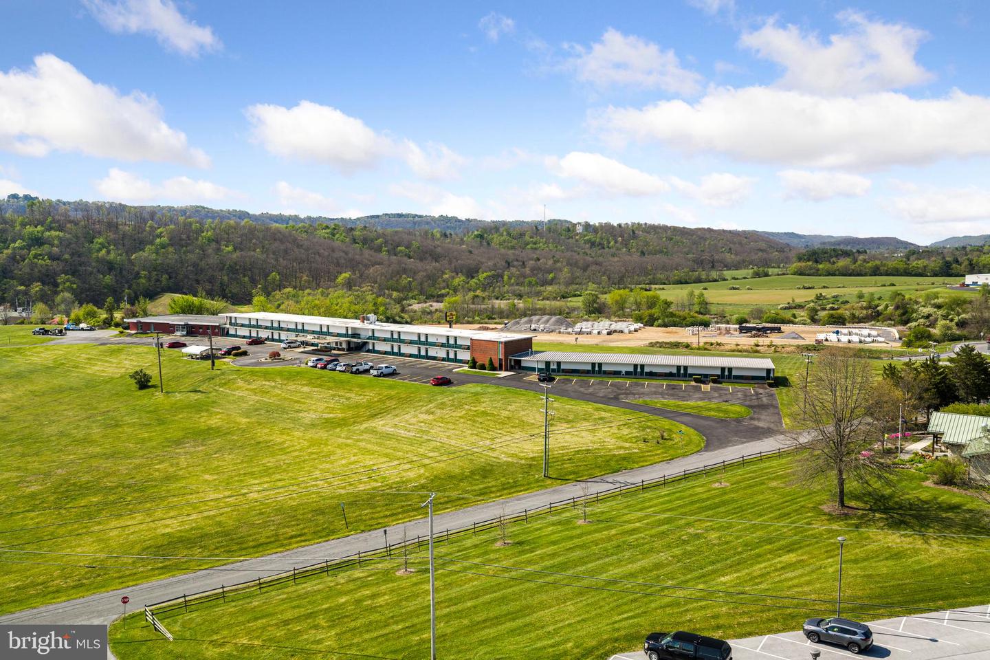 6920 Motor Inn Property Photo 1