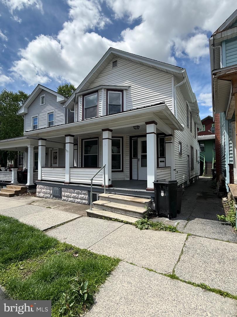 1512 Moore St Property Photo 1