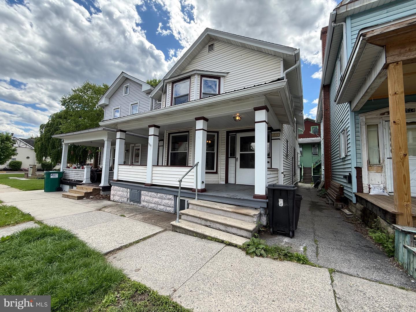 1512 Moore St Property Photo 3
