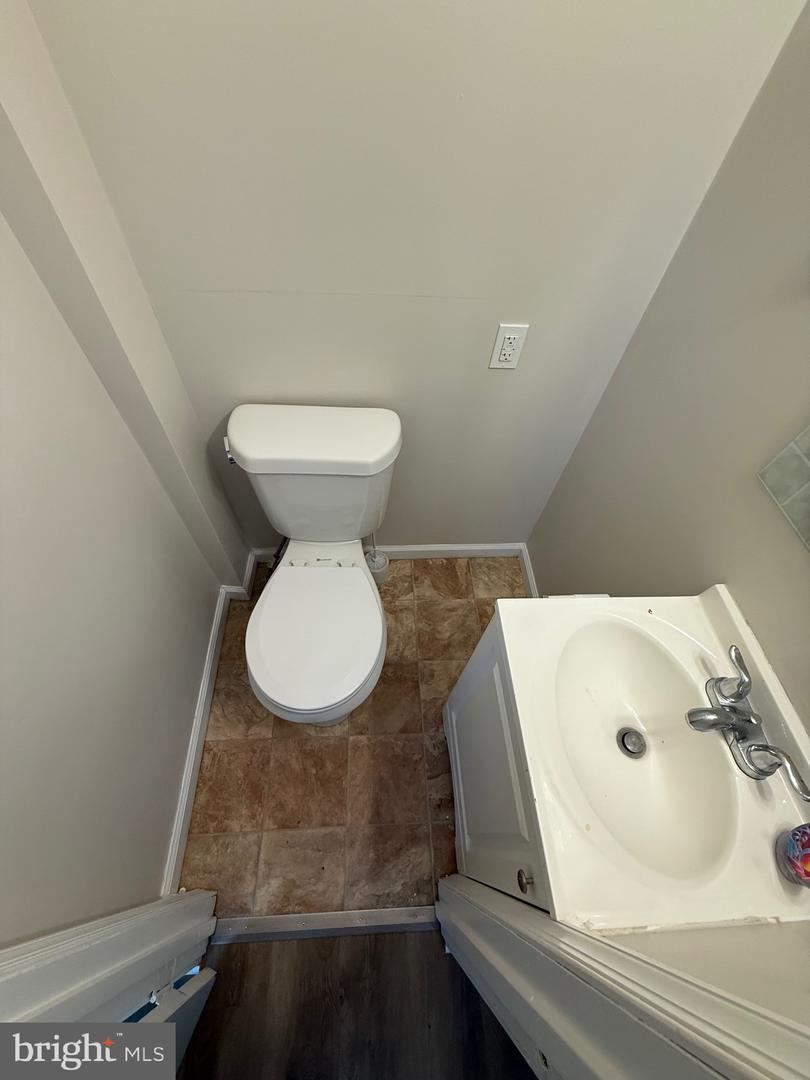 1512 Moore St Property Photo 23