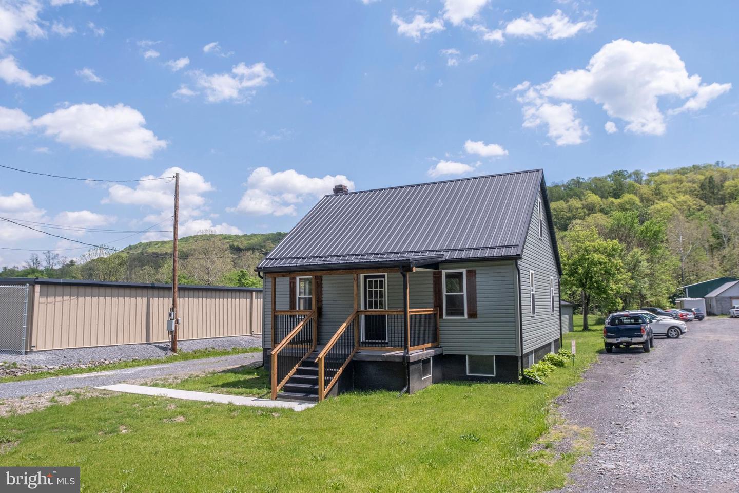 10475 Fairgrounds Rd Property Photo 4
