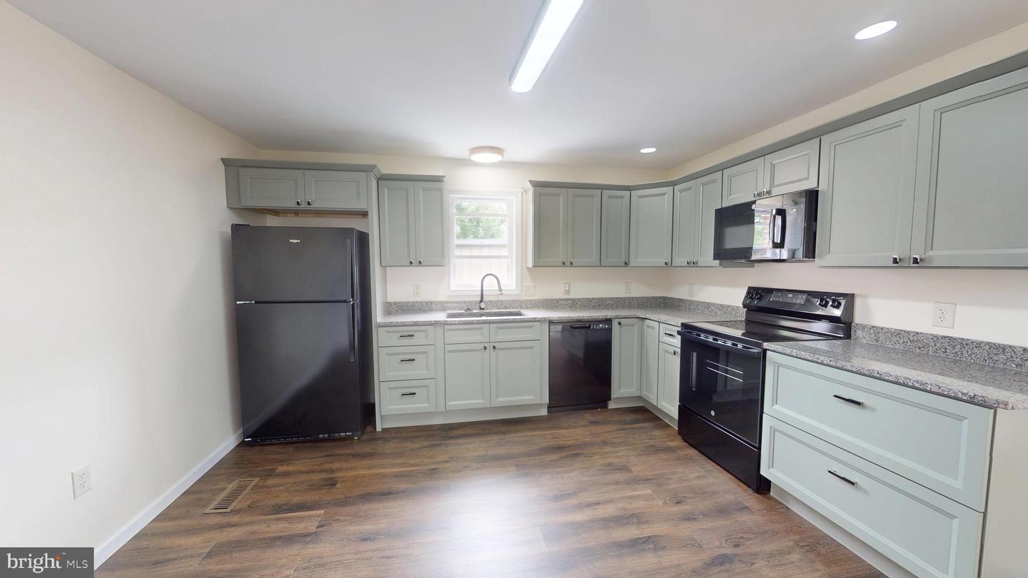 10475 Fairgrounds Rd Property Photo 6