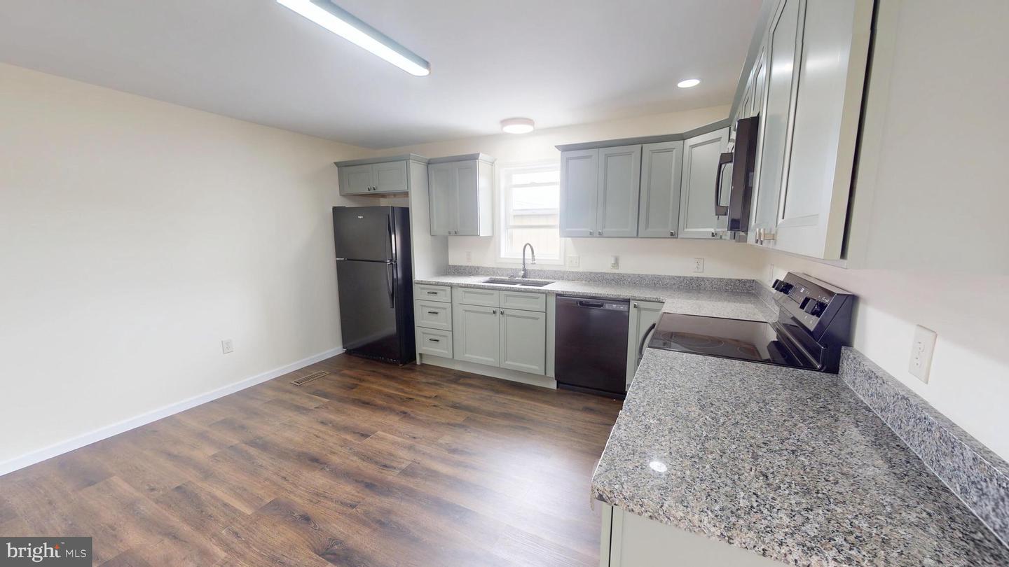10475 Fairgrounds Rd Property Photo 7