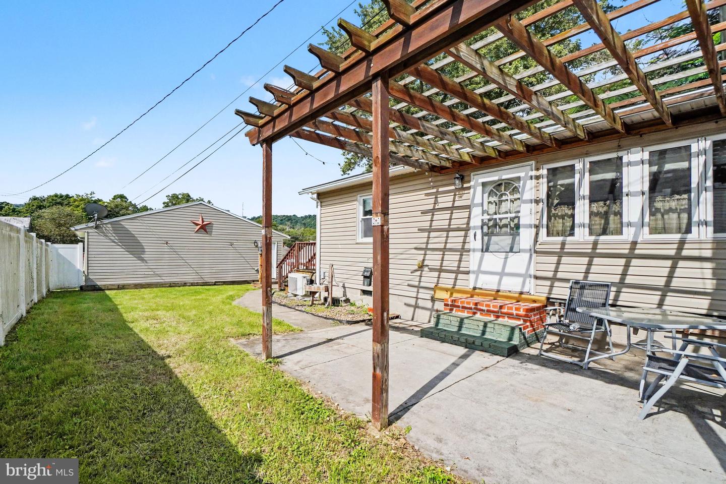 306 Ridgley St Property Photo 24
