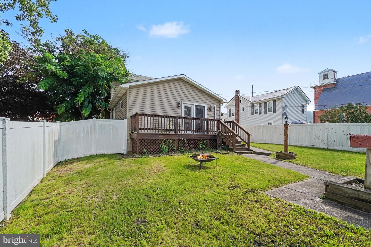 306 Ridgley St Property Photo 26