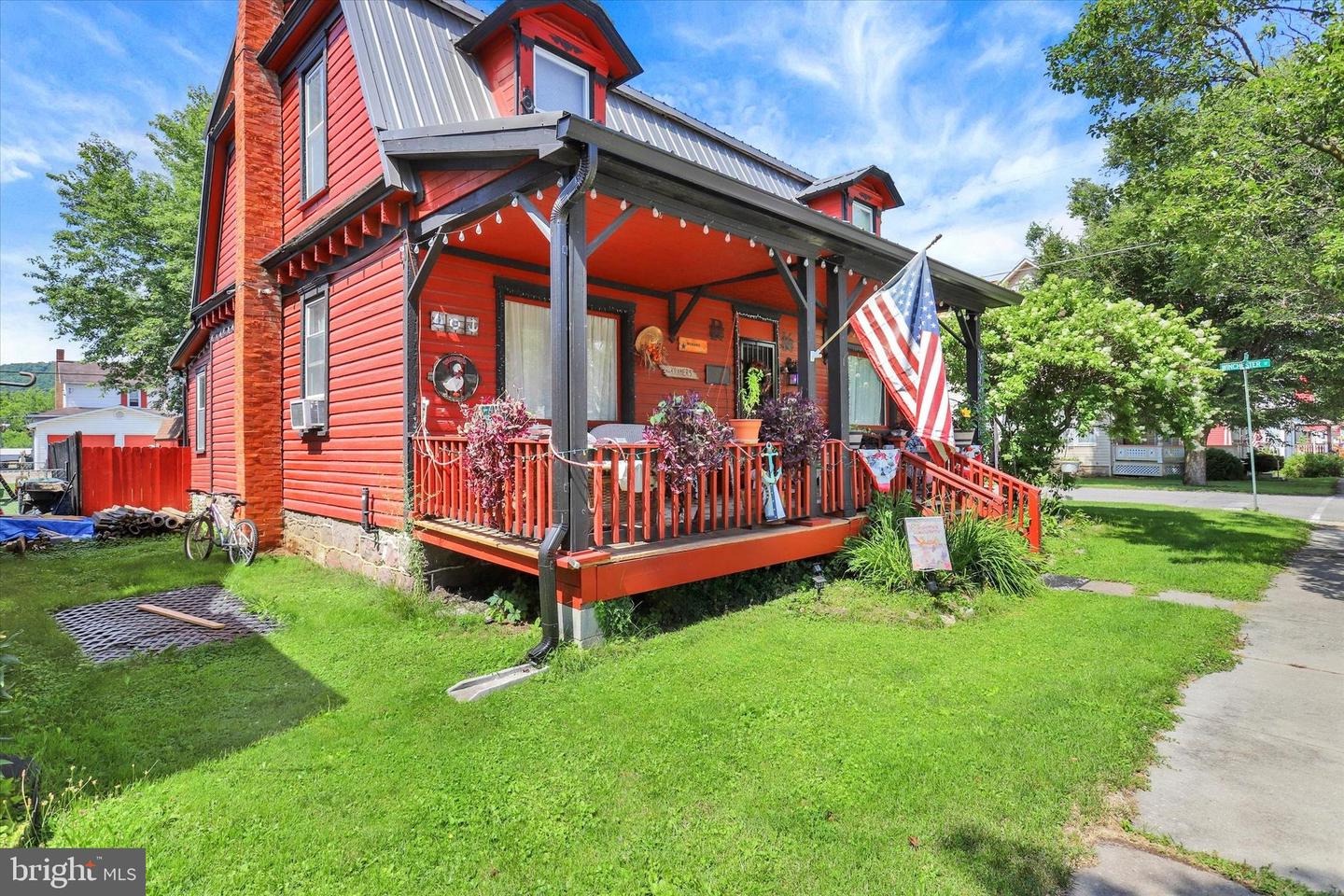 606 Ridgley St Property Photo 3