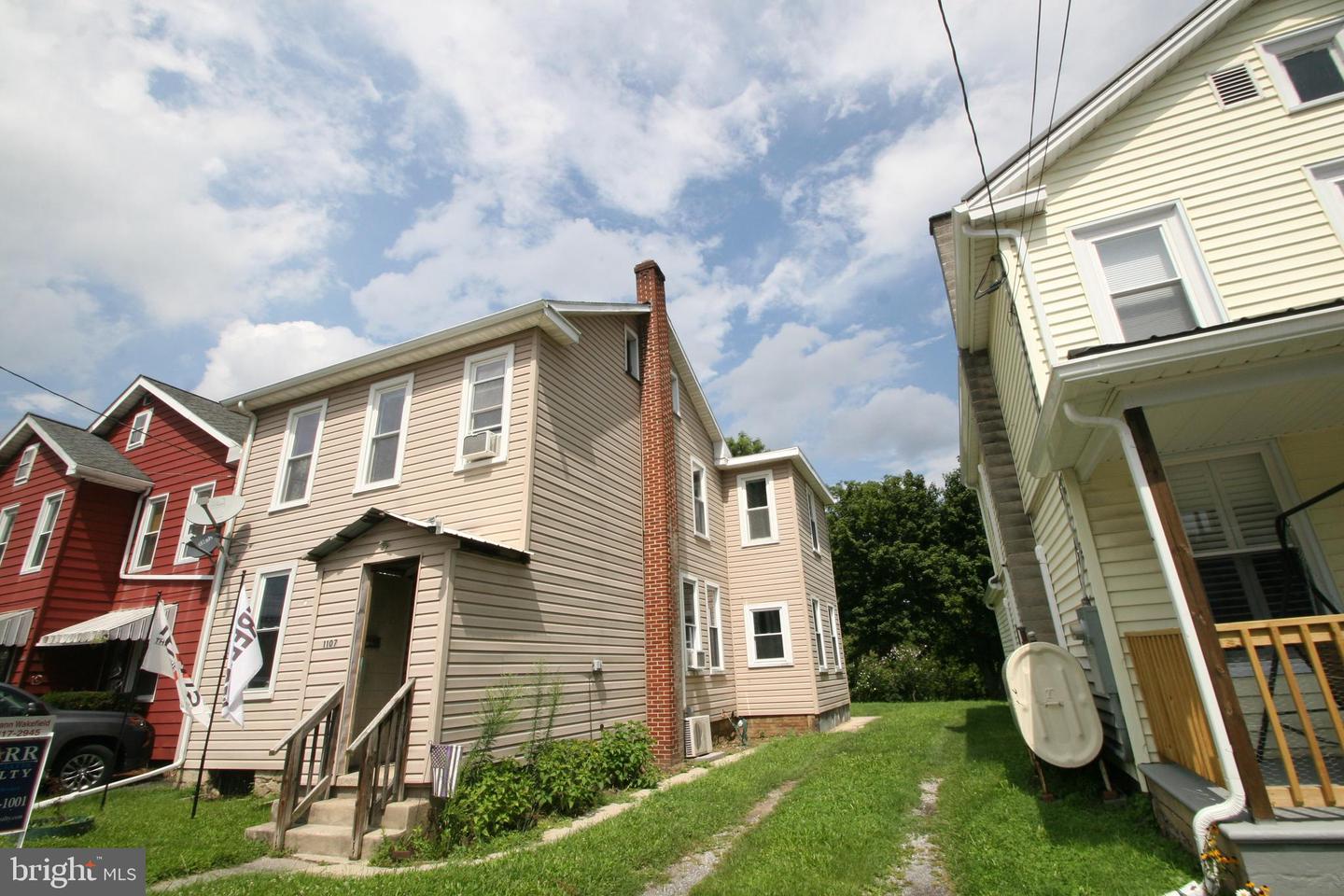 1107 Pike St Property Photo 2