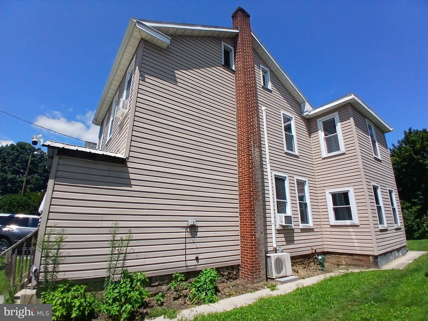 1107 Pike St Property Photo 3