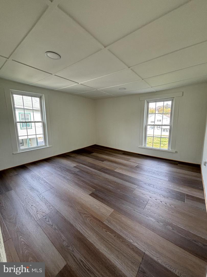 1427 Moore St Property Photo 7
