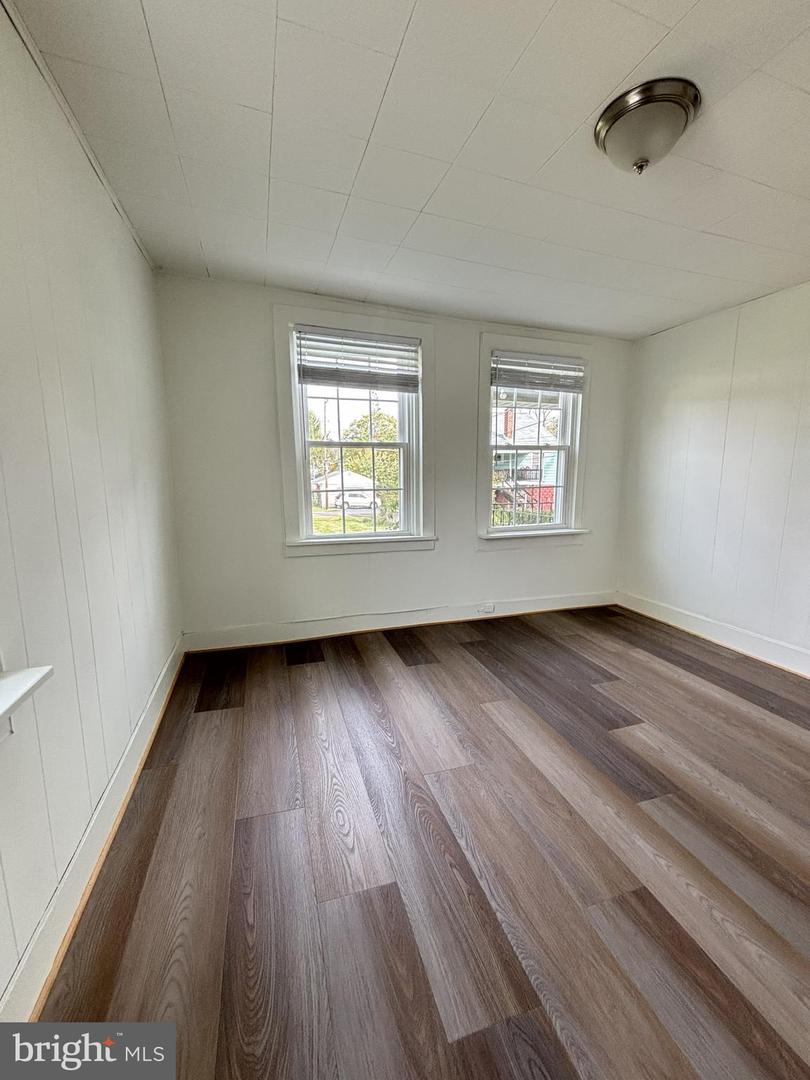 1427 Moore St Property Photo 20