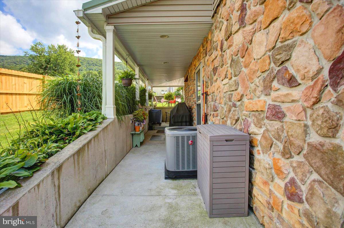 20499 Main St Property Photo 17