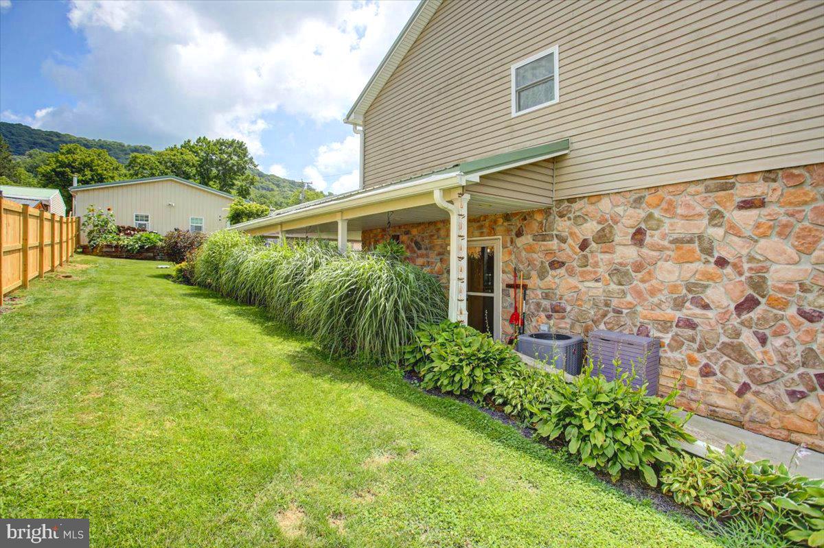 20499 Main St Property Photo 18