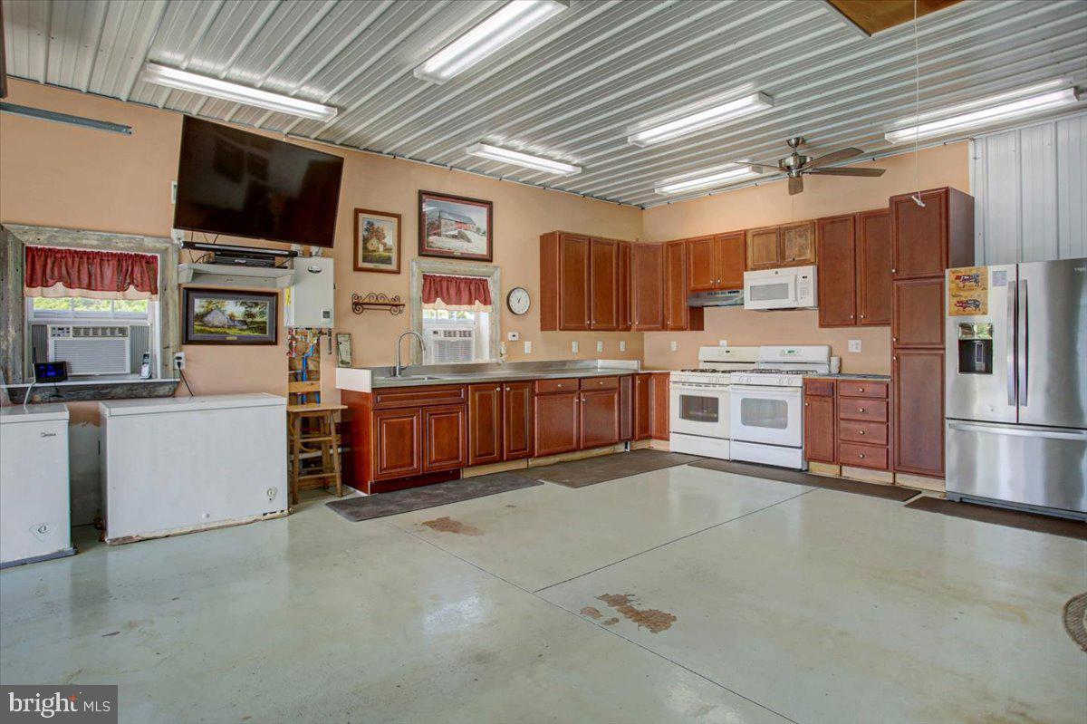 20499 Main St Property Photo 75