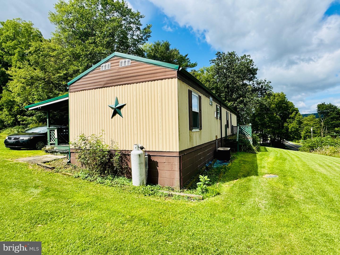 4976 Dungarvin Rd Property Photo 3