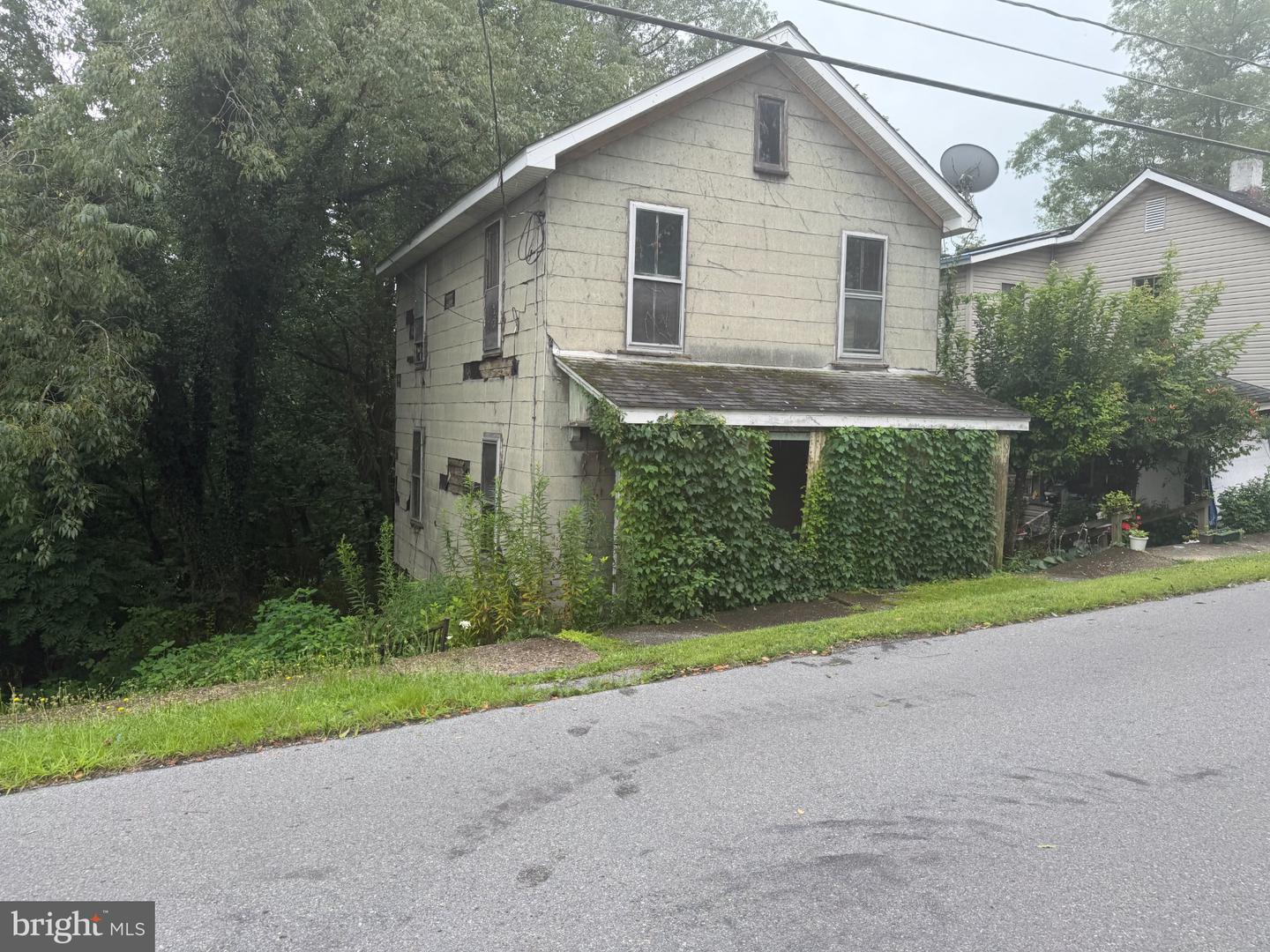 127 Perry St Property Photo 1