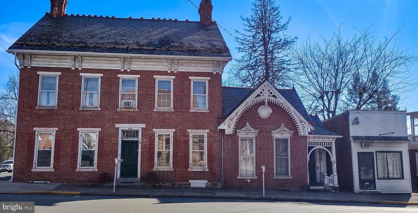224 Bridge St Property Photo
